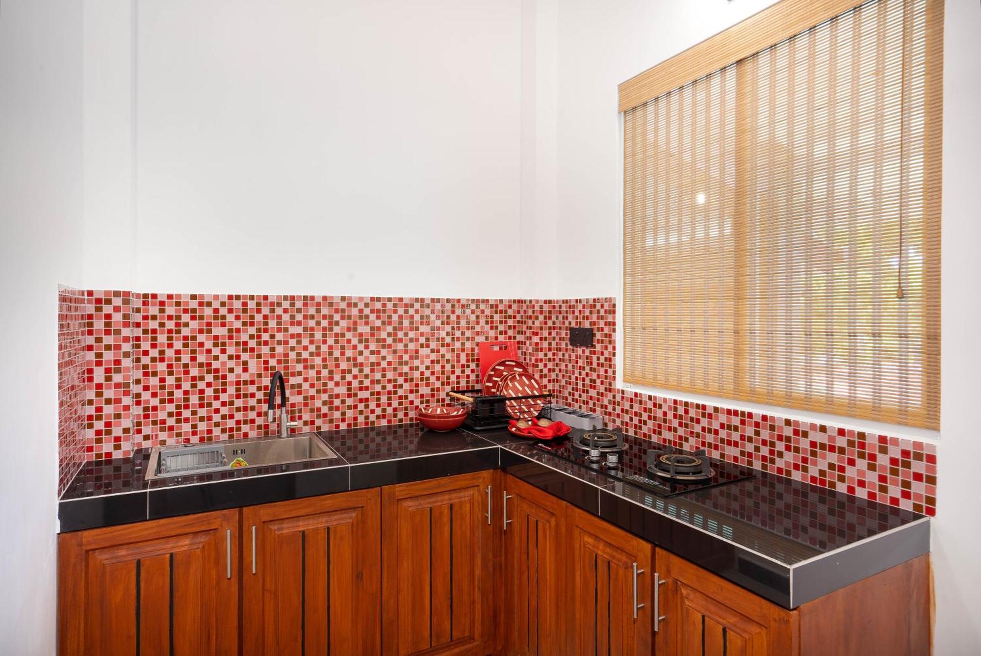 Hasthri Boutique Red Chalet In Ahangama With Pool Near Beach Экстерьер фото